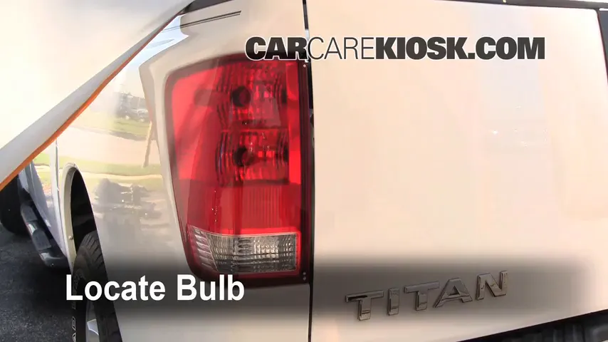 2007 Nissan Titan SE 5.6L V8 Crew Cab Pickup Luces Luz de giro trasera (reemplazar foco)